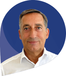 zfm-Geschäftsführer Edmund Mastiaux vor lila Hintergrund (umgekehrter zum-Tropfen)